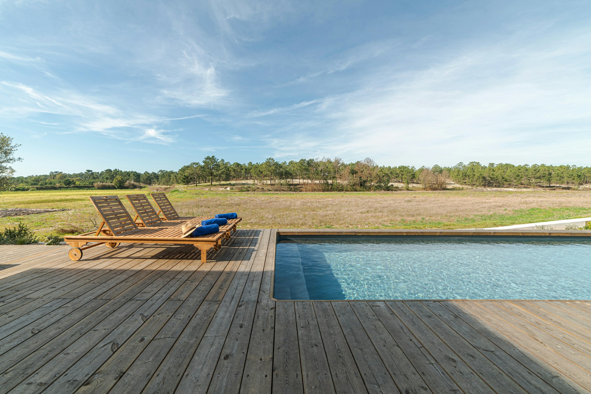 lounge-chairs-in-modern-villa-pool-1.jpg