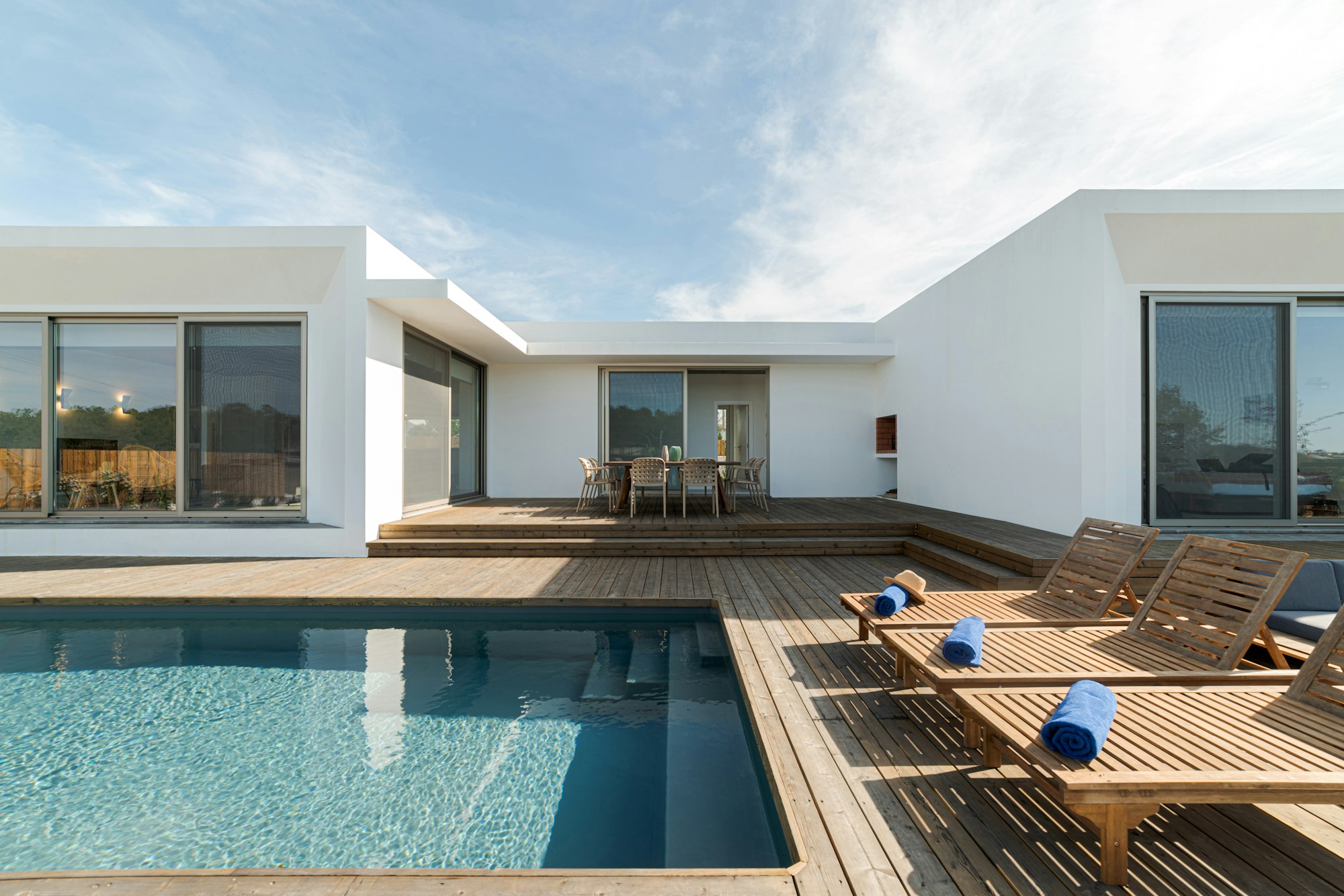 lounge-chairs-in-modern-villa-pool-2.jpg